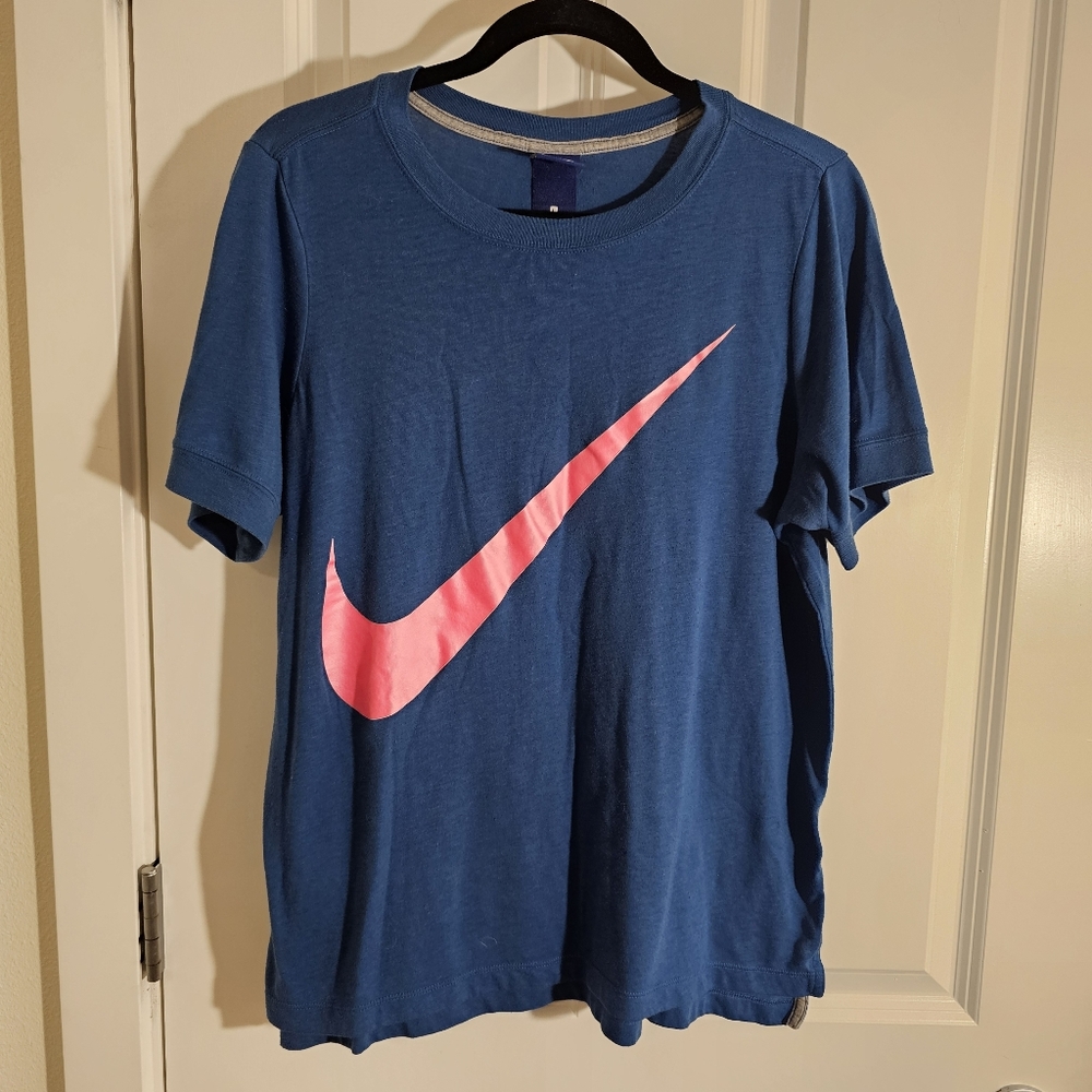 ✅️✅️ Nike Big Swoosh T- Shirt | Large